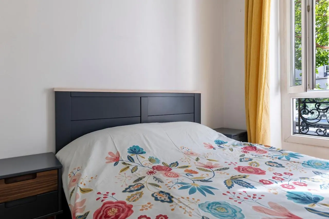 Apartment Charmant Deux Pieces Avenue Parmentier Paris