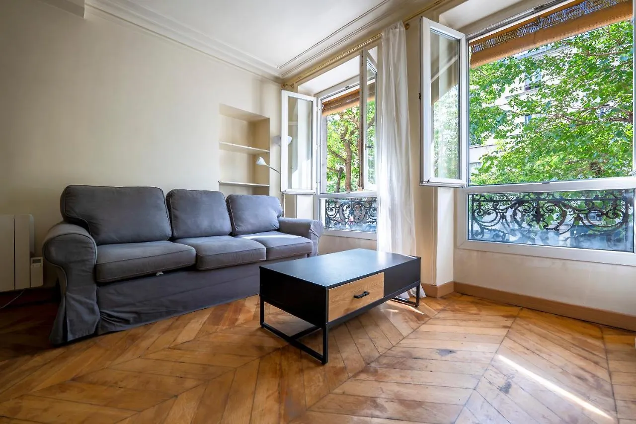 Charmant Deux Pieces Avenue Parmentier Paris