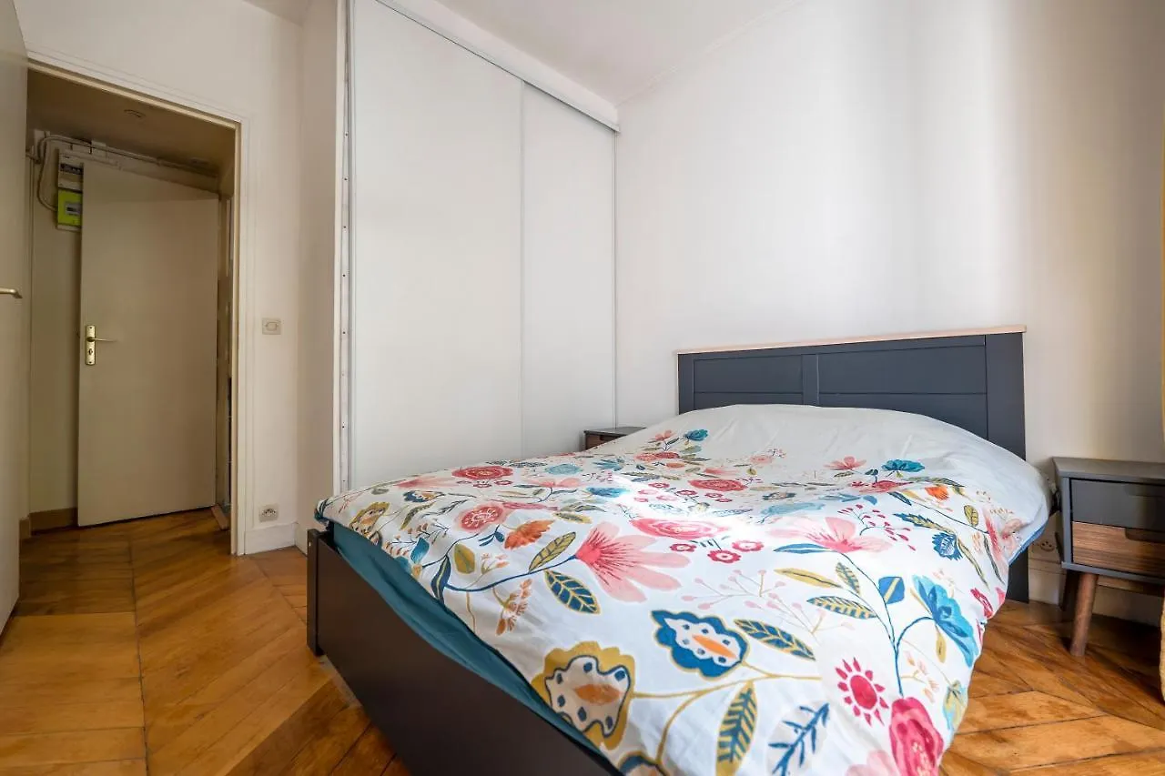 Apartment Charmant Deux Pieces Avenue Parmentier Paris