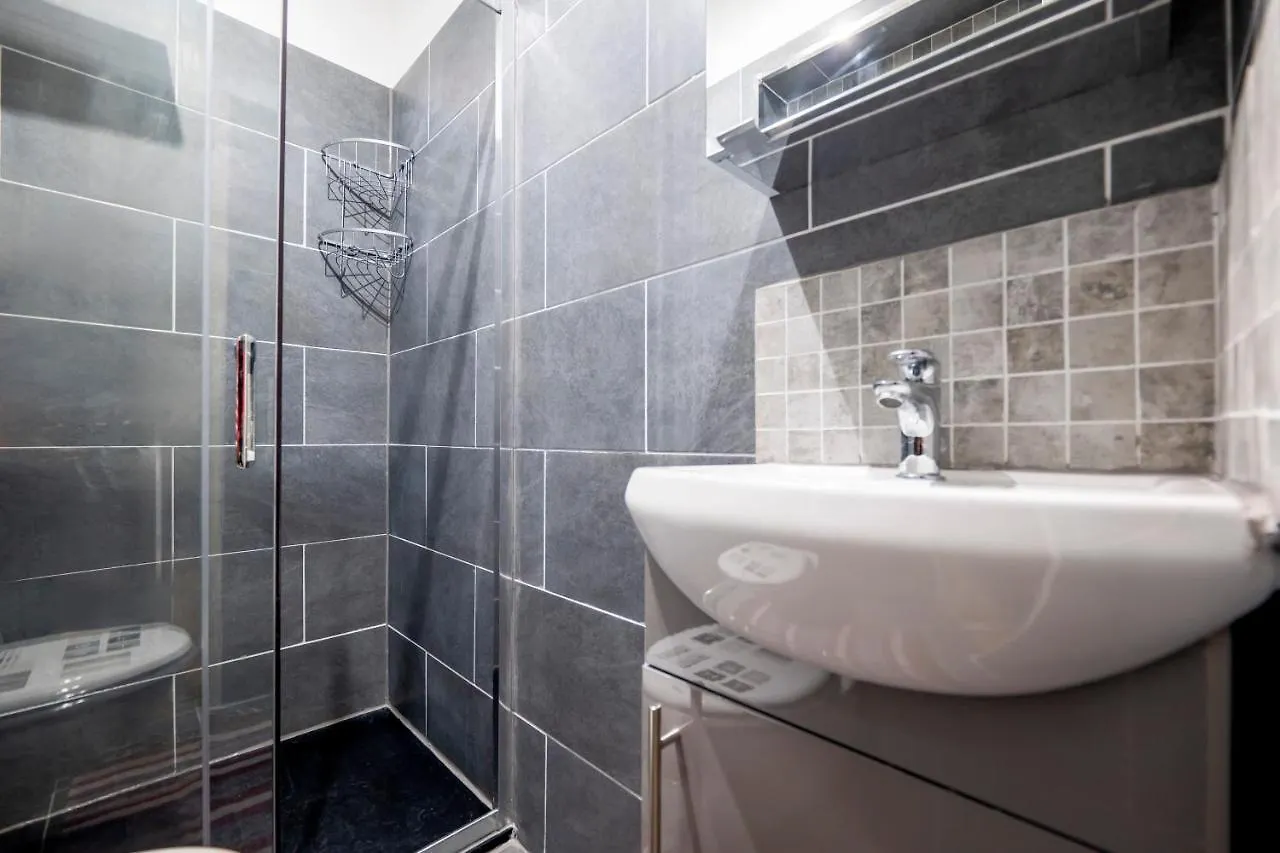 Apartment Charmant Deux Pieces Avenue Parmentier Paris